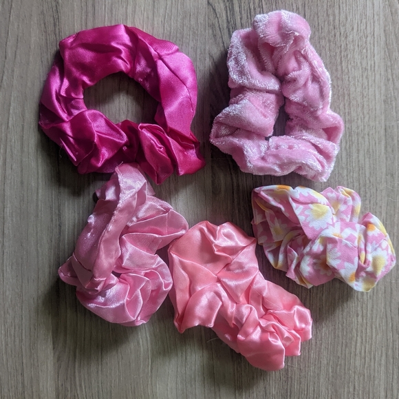 Pink scrunchie set! - Picture 1 of 6